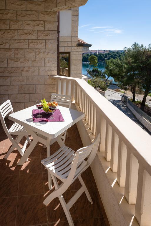 Apartments Villa Luxor Trogir Exterior foto