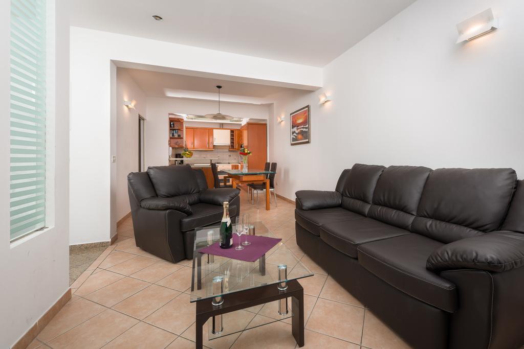 Apartments Villa Luxor Trogir Exterior foto