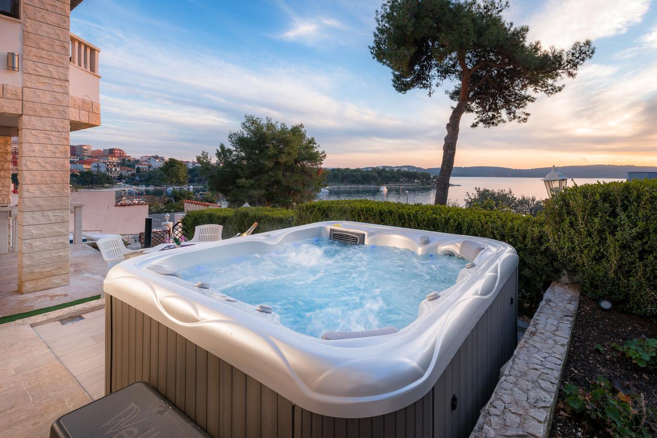 Apartments Villa Luxor Trogir Exterior foto